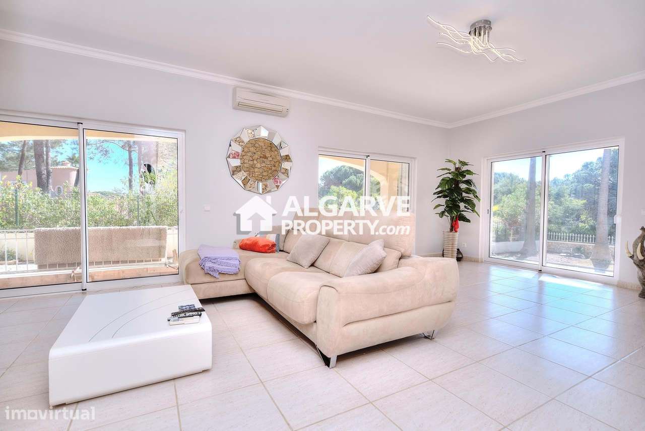 Moradia Isolada 4 quartos a 5 minutos do Golf da Quinta do Lago no Alg - Grande imagem: 4/56