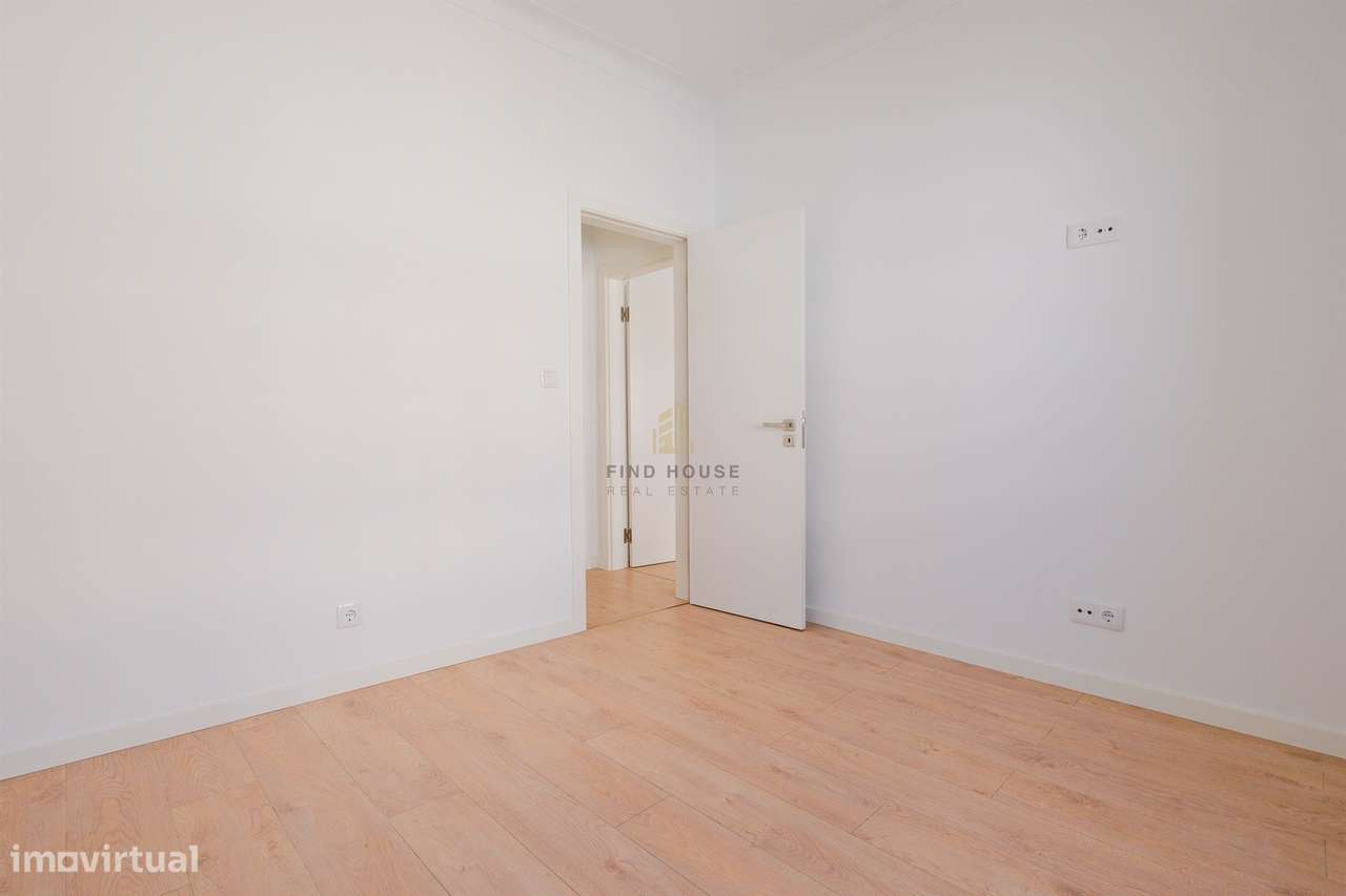 Apartamento T2 totalmente remodelado no centro de Almada-18