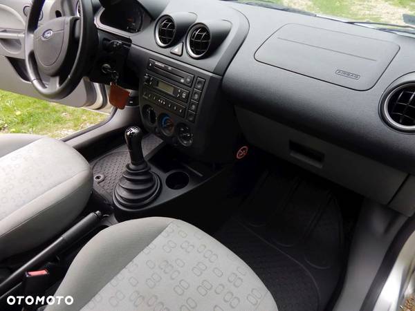 Ford Fiesta 1.25 Trend - 24