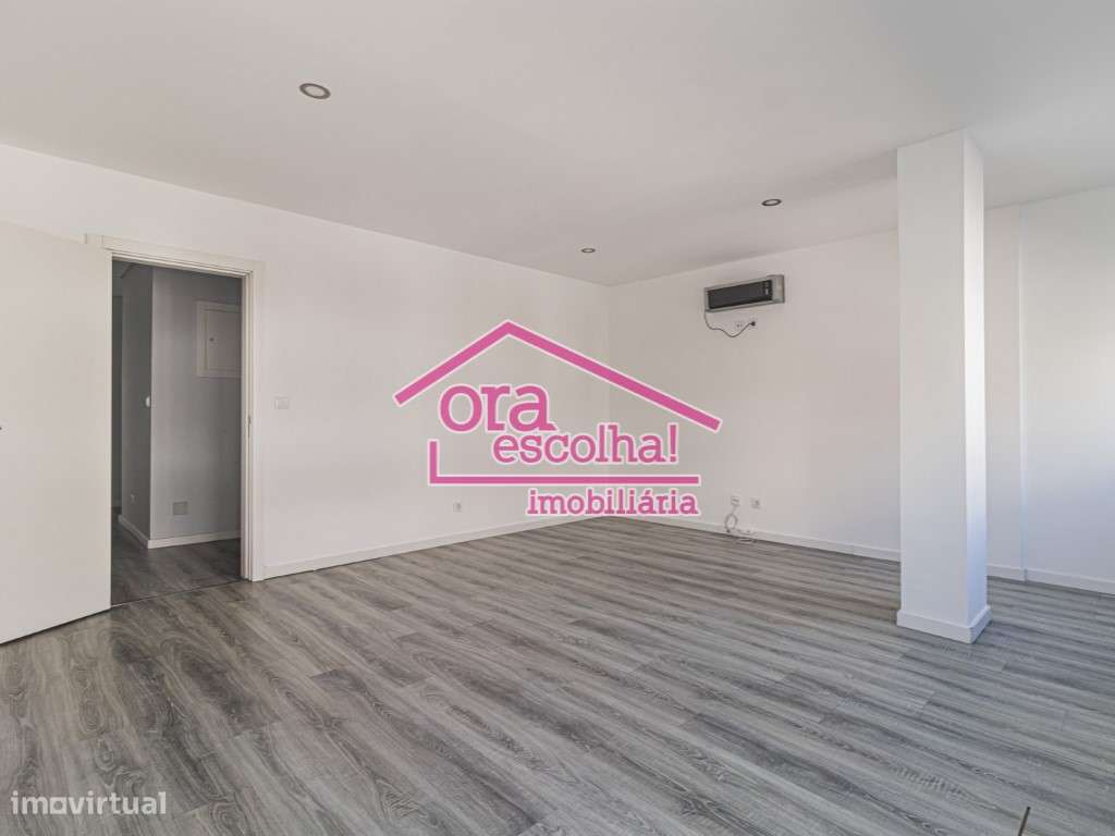 Apartamento T3 com 96 m2 Remodelado na Torre da Marinha - Seixal!-3