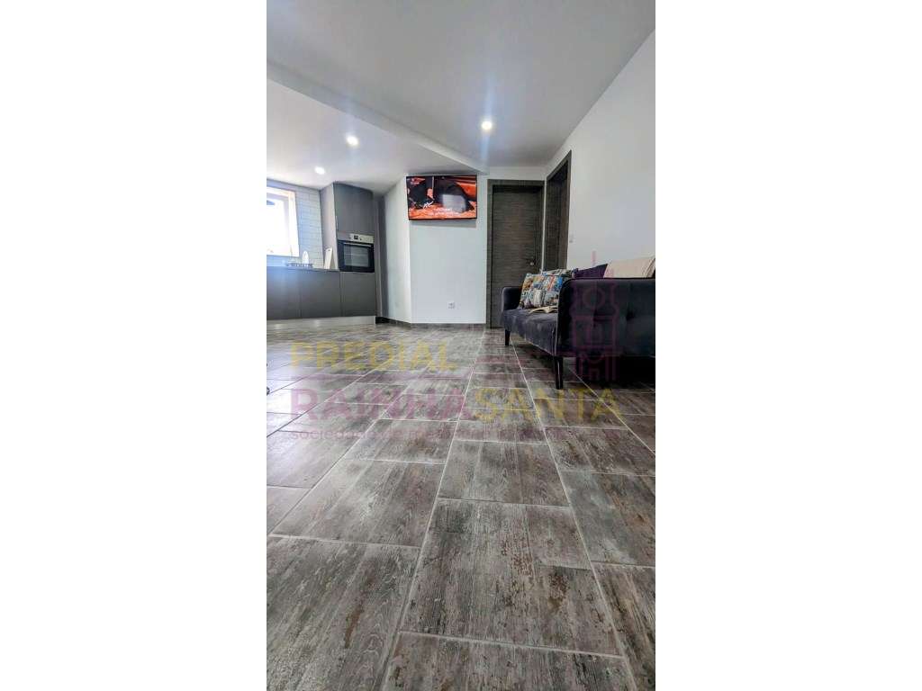 Prédio c/ três apartamentos T4 e lavandaria - Coimbra-7