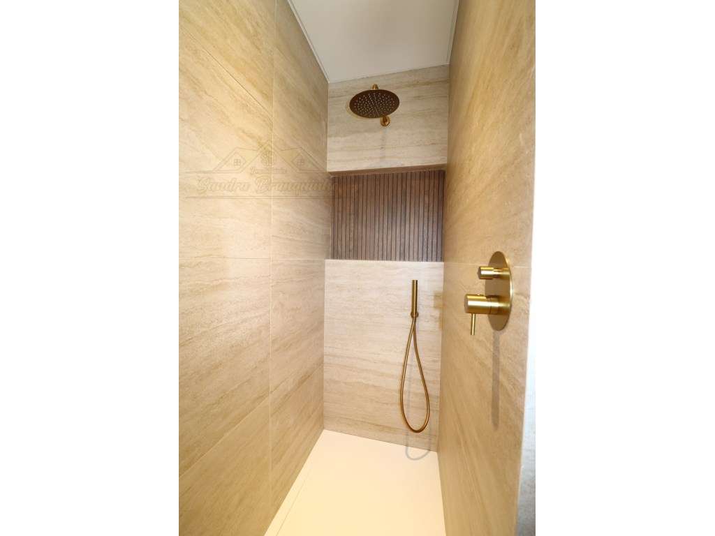 Apartamento RENOVADO(novo) com vista mar-26