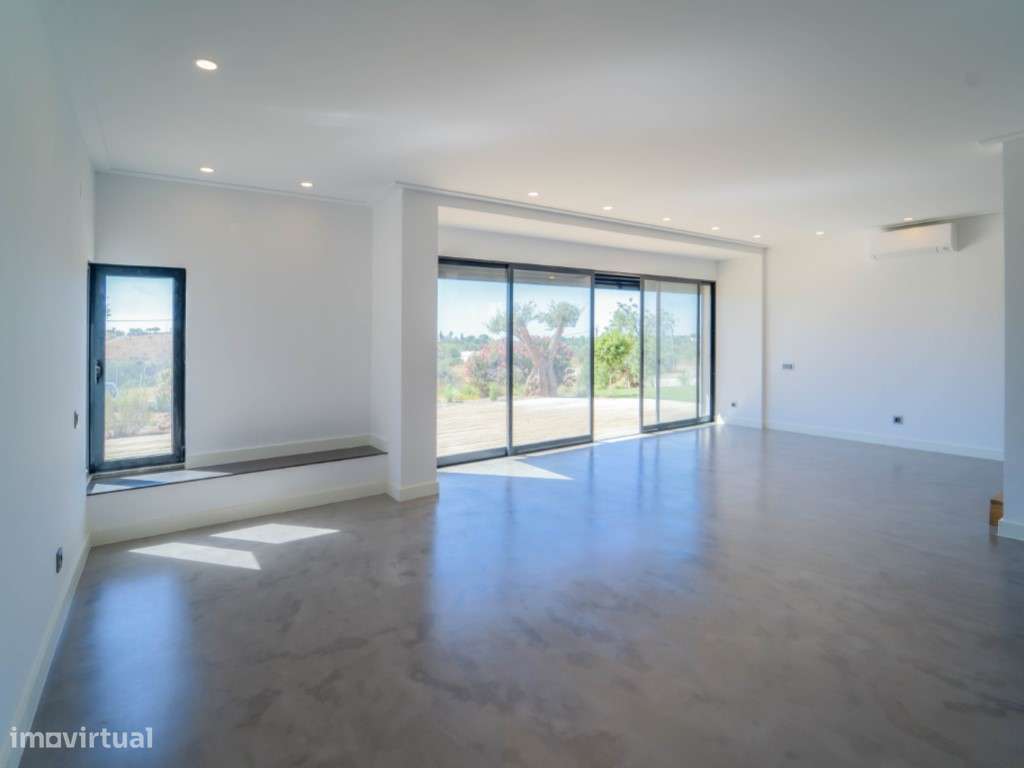 FONTE SANTA - Moradia renovada com jardim piscina próxima da PRAIA - Grande imagem: 2/31