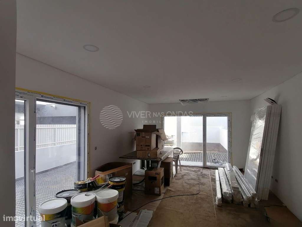 Moradia T2+1 Contemporânea em Foros da Catrapona - Fernão Ferro - Grande imagem: 2/38