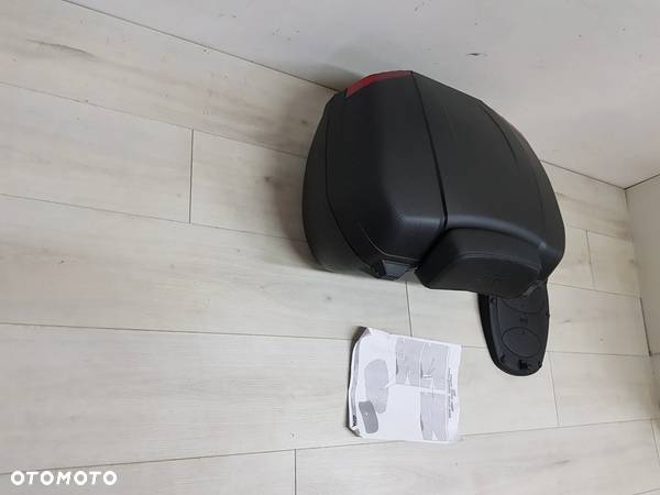 Kufer motocyklowy centralny z oparciem monolock GIVI E46N RIVIERA (46L) - 8