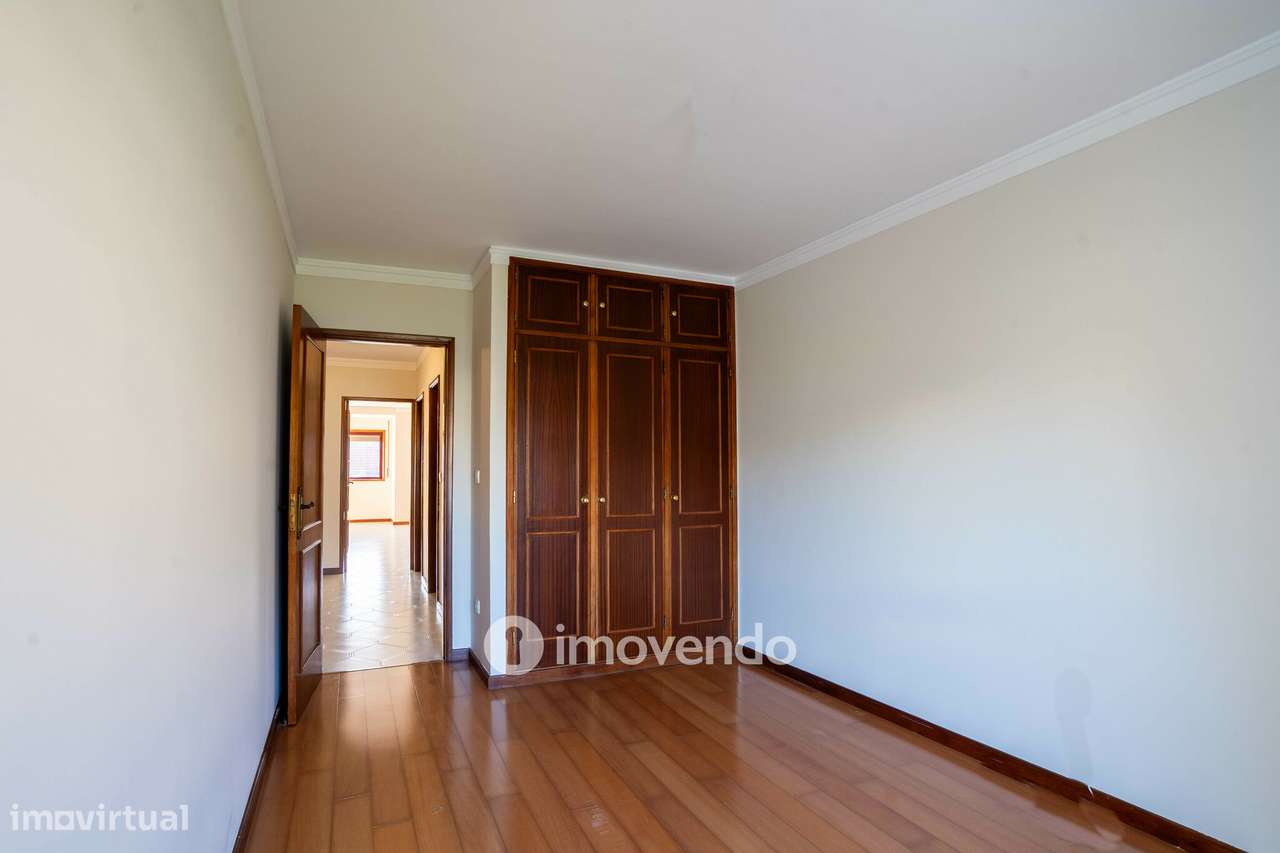 Apartamento T2, com estacionamento e arrecadação, no Porto-21