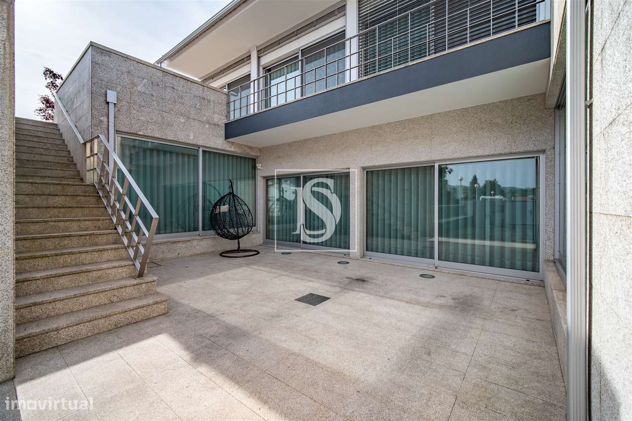 Exclusiva Moradia T4+1 c/ Piscina Aquecida e mais de 380 m²-32