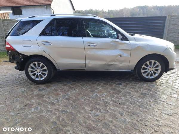 Mercedes-Benz ML 350 BlueTec 4-Matic - 4