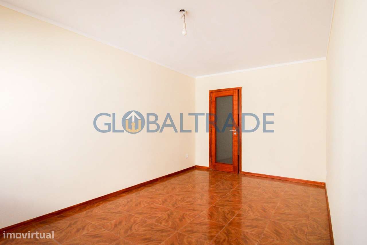 Apartamento T3 com Garagem Box em Vila D'Este-3