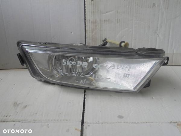 HALOGEN PRAWY SKODA OCTAVIA III 3 5E0941700D - 1