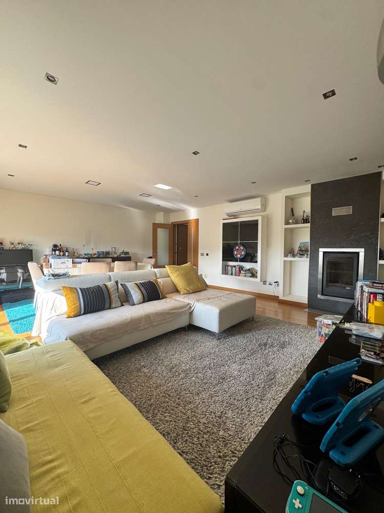 Apartamento duplex T4 com 3  garagens-4