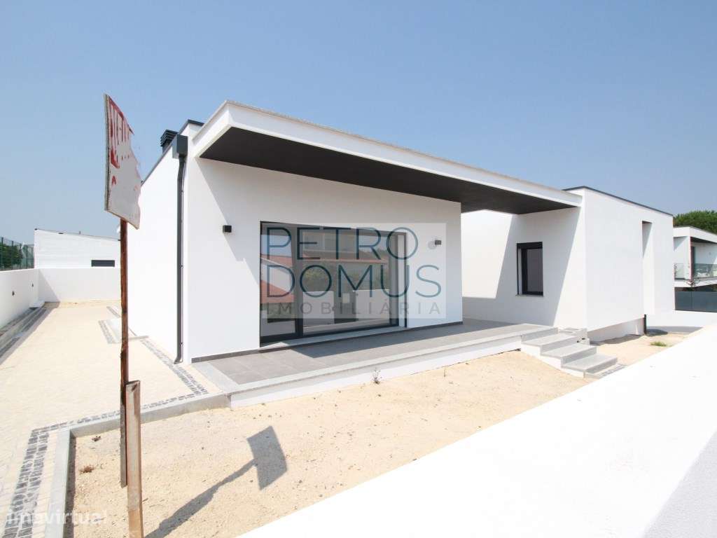 MORADIA ISOLADA DE CAVE E R/C - Grande imagem: 2/36