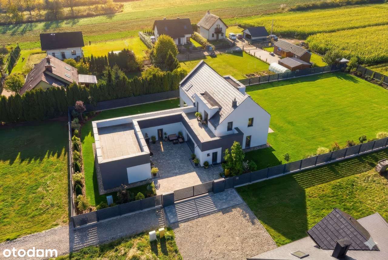 Nowoczesny Dom 368m2 Z Basenem, Garaże Na 4 Auta, 20 Arów, 6min Od S7 - Pełny obrazek: 4/7