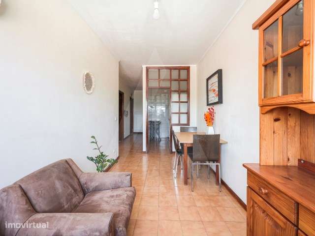 Apartamento T1+1 com arrumos e lugar de garagem em Mafamude!-6