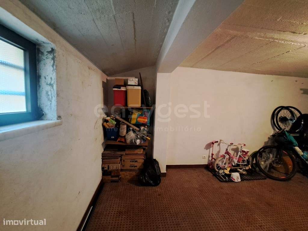 Garagem fechada em Box na Freguesia de Santiago Maior na Cidade de ... - Grande imagem: 4/12