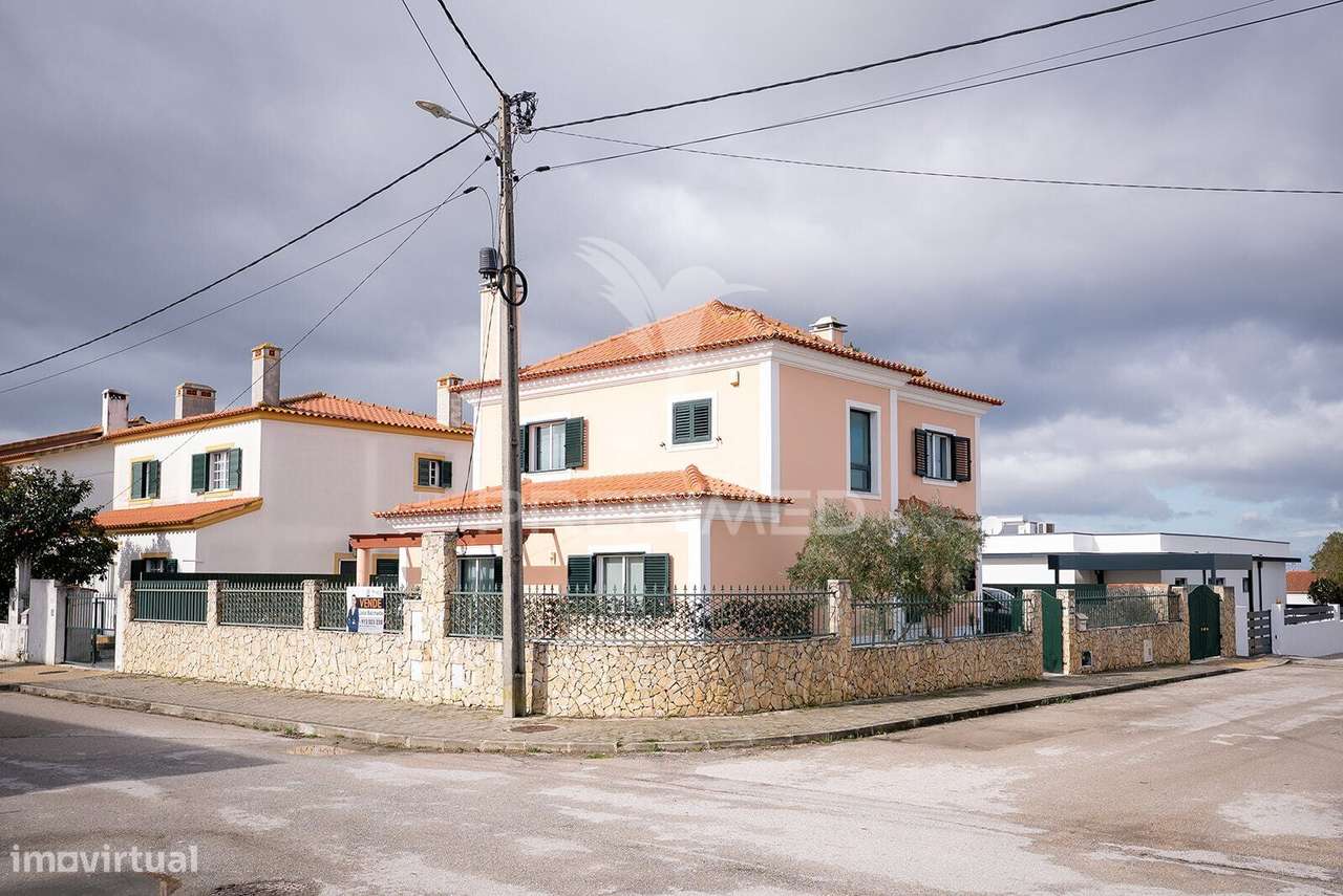 Moradia T4 com Garagem - Vale dos Choupos - Azeitão - Grande imagem: 2/40
