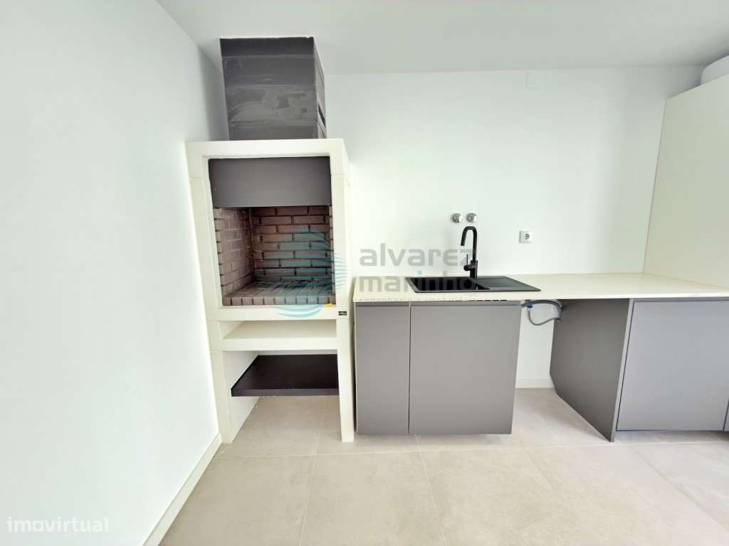 Moradia T3, com espaço exterior e anexo-22