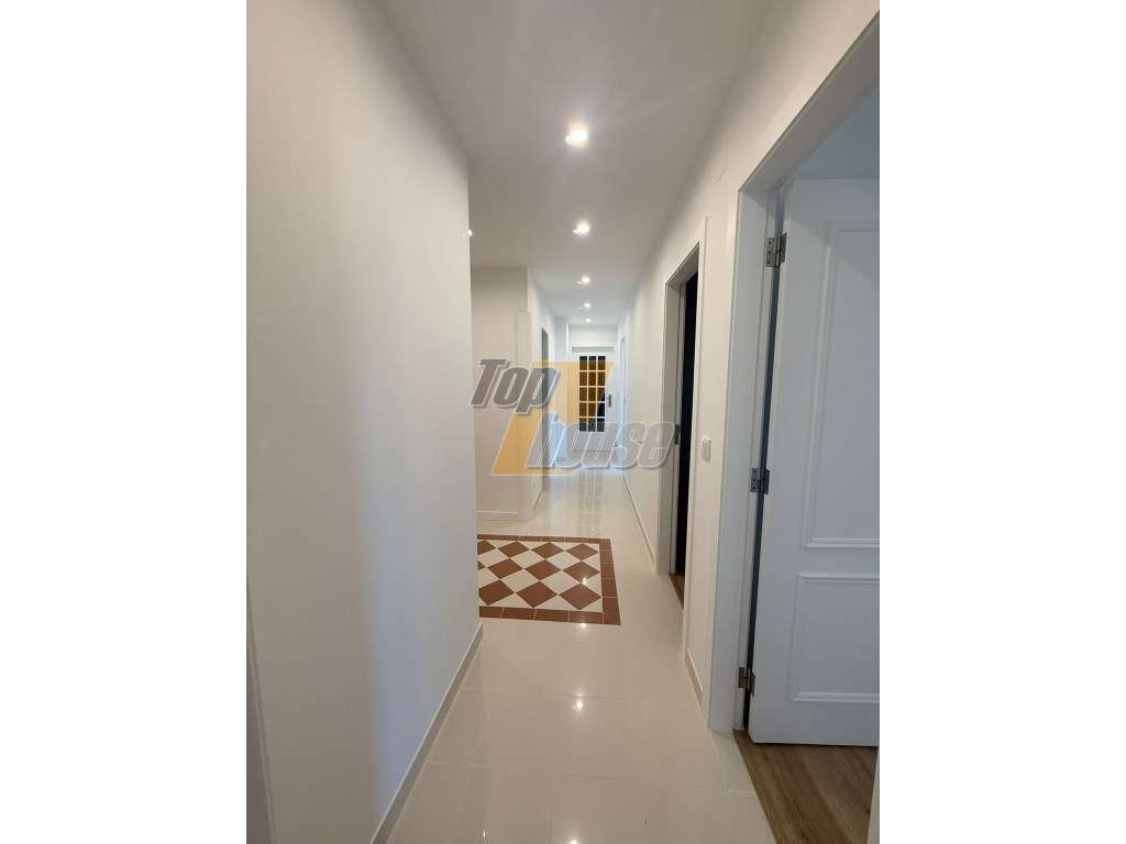 Apartamento T3 com arrecadação - Parque da Paz-7