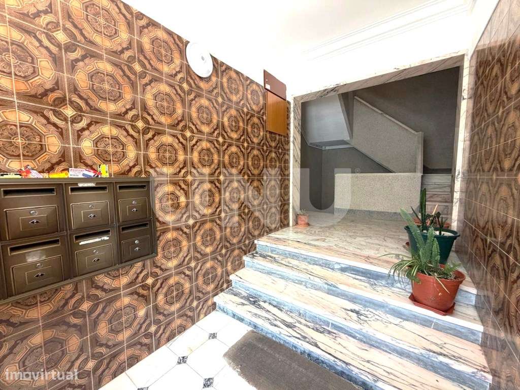 Apartamento T3 com Arrecadação e 2 WC- Torre da Marinha-12