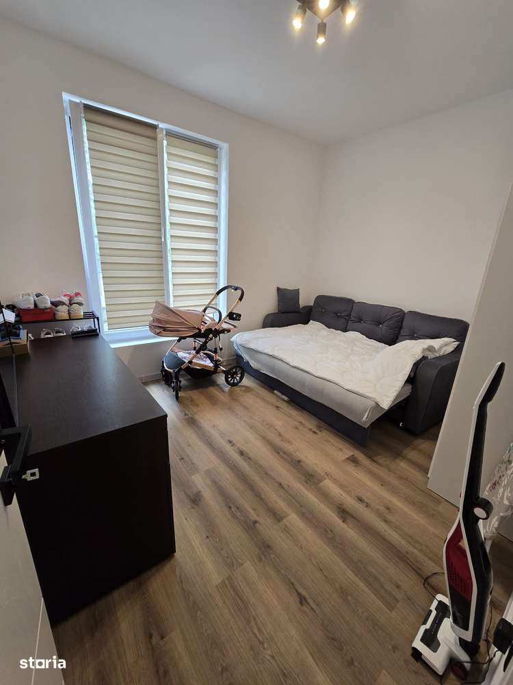 Duplex despartit prin camera tehnica - 4 camere Toate Utilitatile-9