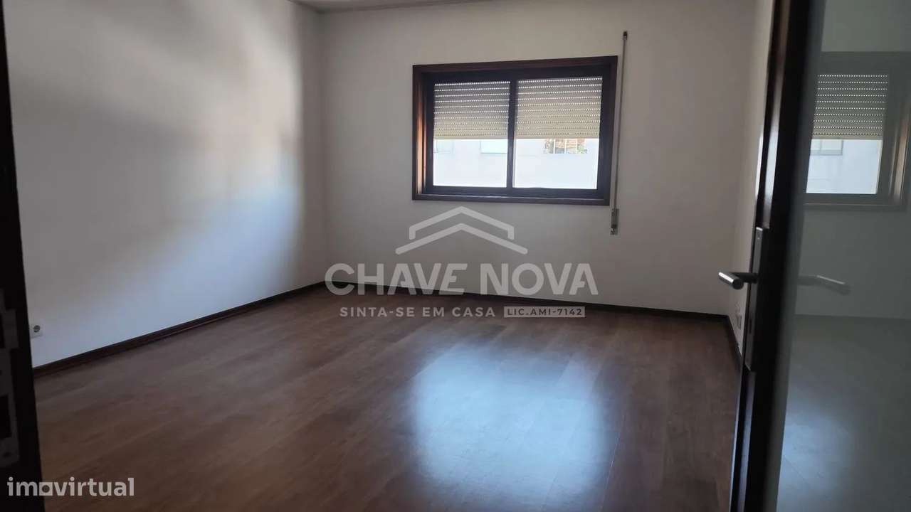 T2 com garagem - Metro D. João Il - Grande imagem: 4/10