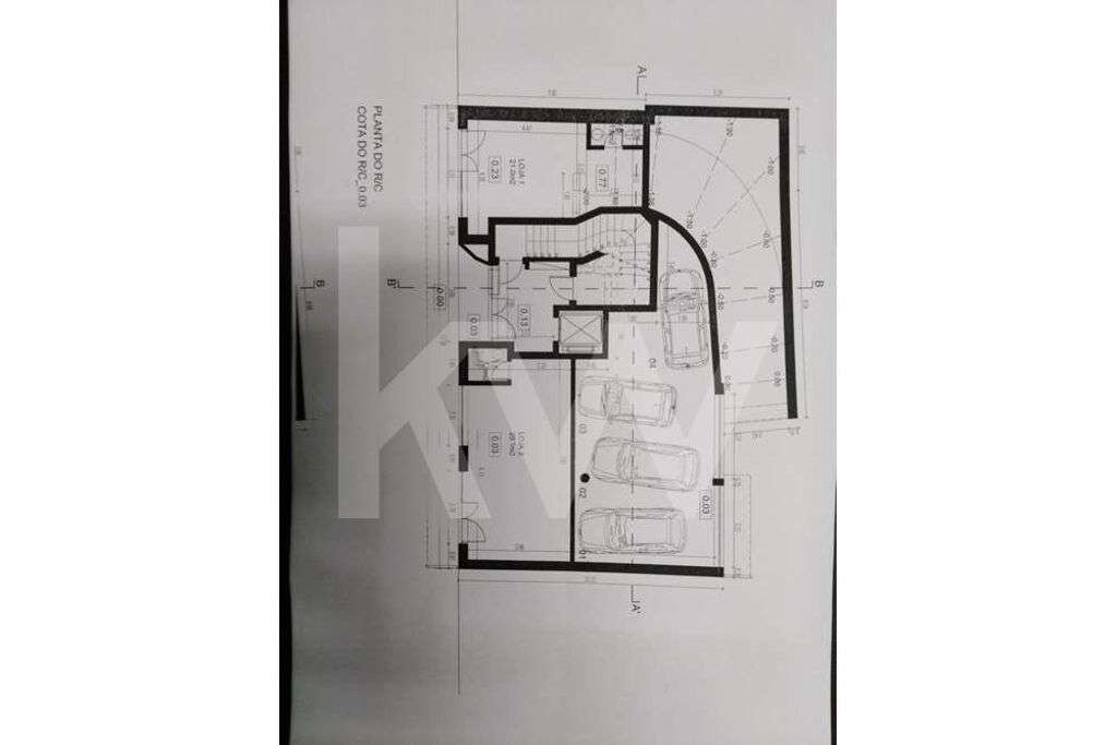 Loja e espaço de garagem, em zona privilegiada da cidade de Santarém - Grande imagem: 3/6