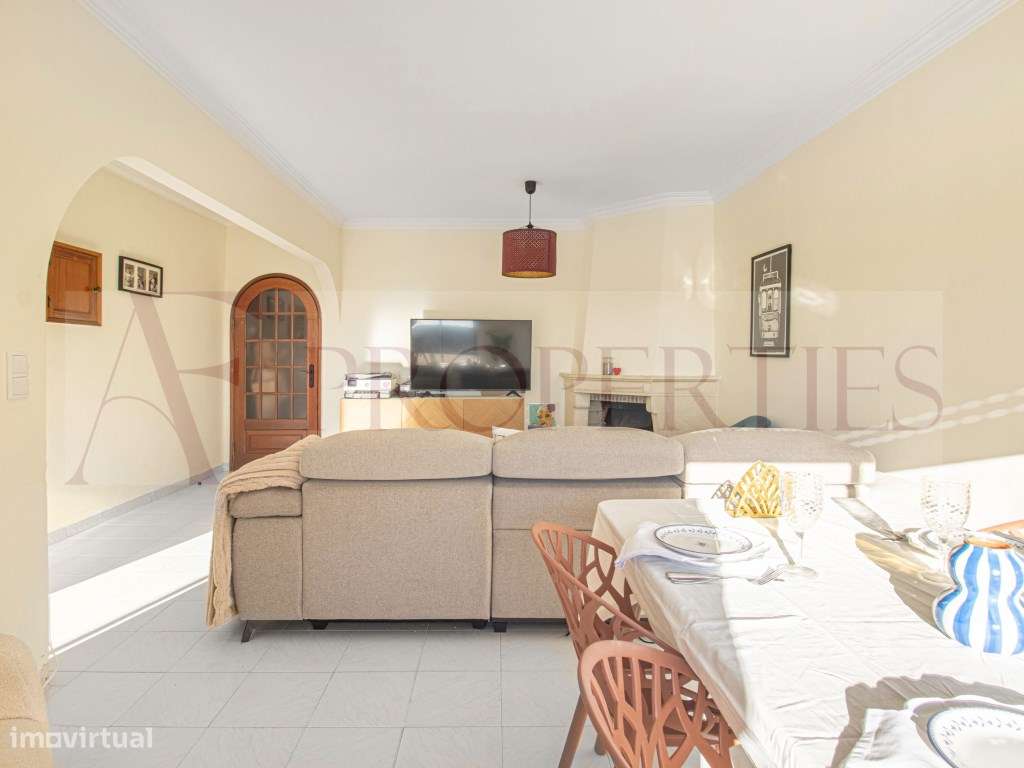 Apartamento T2 Luminoso e Remodelado em Zona Tranquila da Rinchoa-4