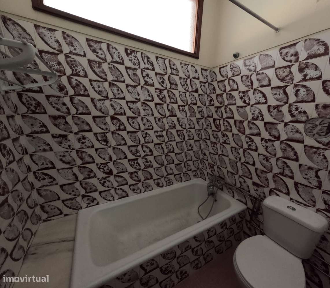 Arrenda-se T1 à Constituição – equipado, com terraço e varanda - Grande imagem: 5/10