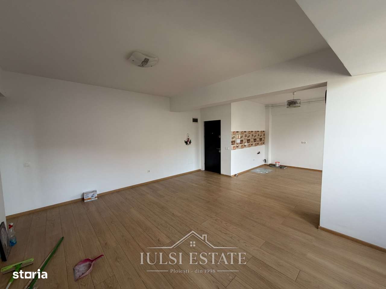 Apartament 3 camere etaj 1 Loc Parcare Inclus zona 9 Mai-0