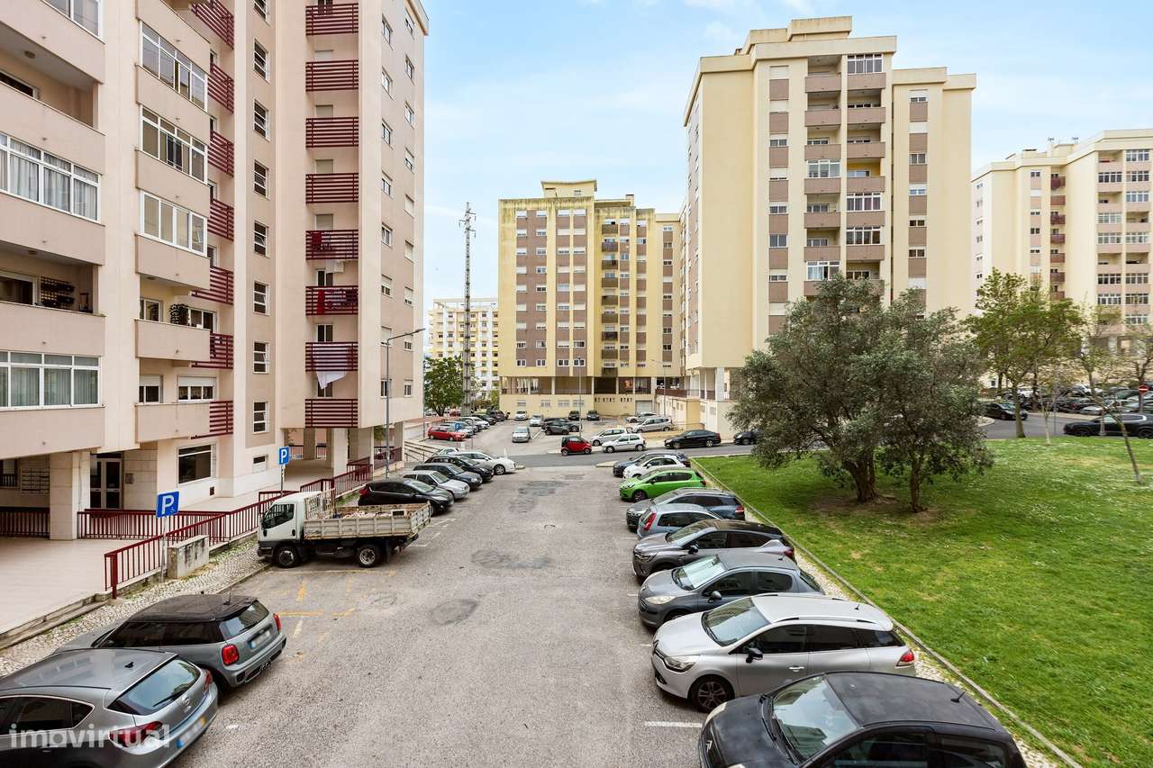 T3 com óptimas áreas e 1 Lugar de garagem, na II Fase Quinta da Piedad-11