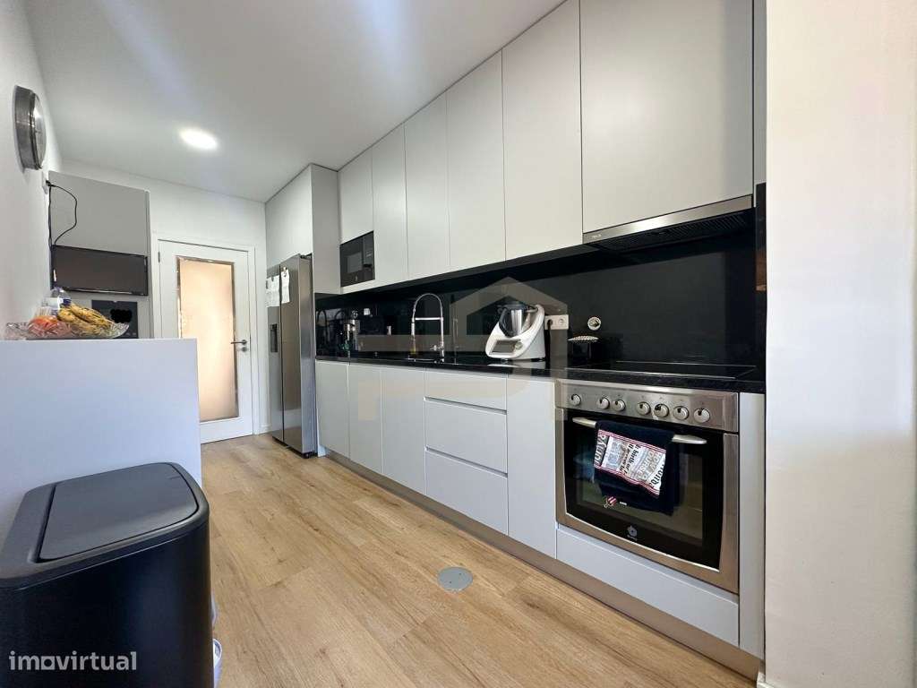 Vende-se Apartamento T3 renovado, junto ao metro do ISMAI - Grande imagem: 5/26