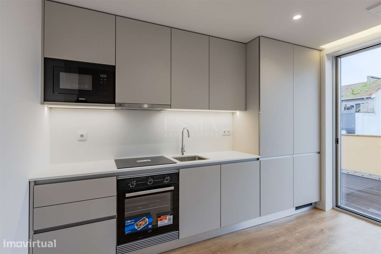 Apartamento T2 no Último Piso com Terraço na Boavista, Porto-5