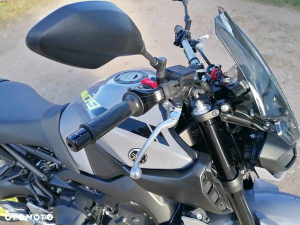 Yamaha MT - 13