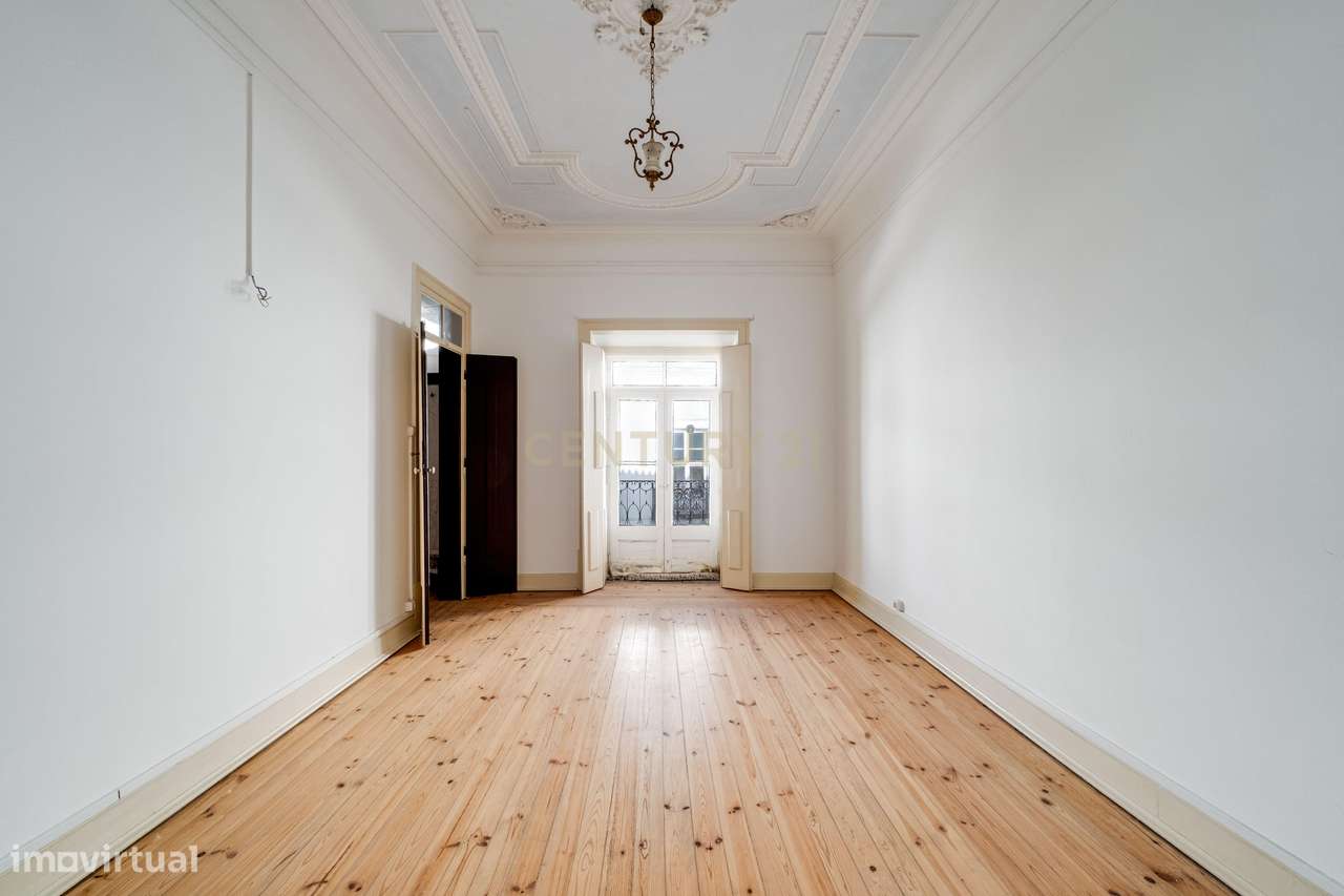 "Exclusiva Moradia Senhorial no Coração Histórico de Évora."-35