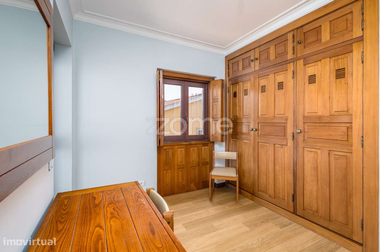 Moradia T4 (espaçosa) em Casais de Mem Martins-18