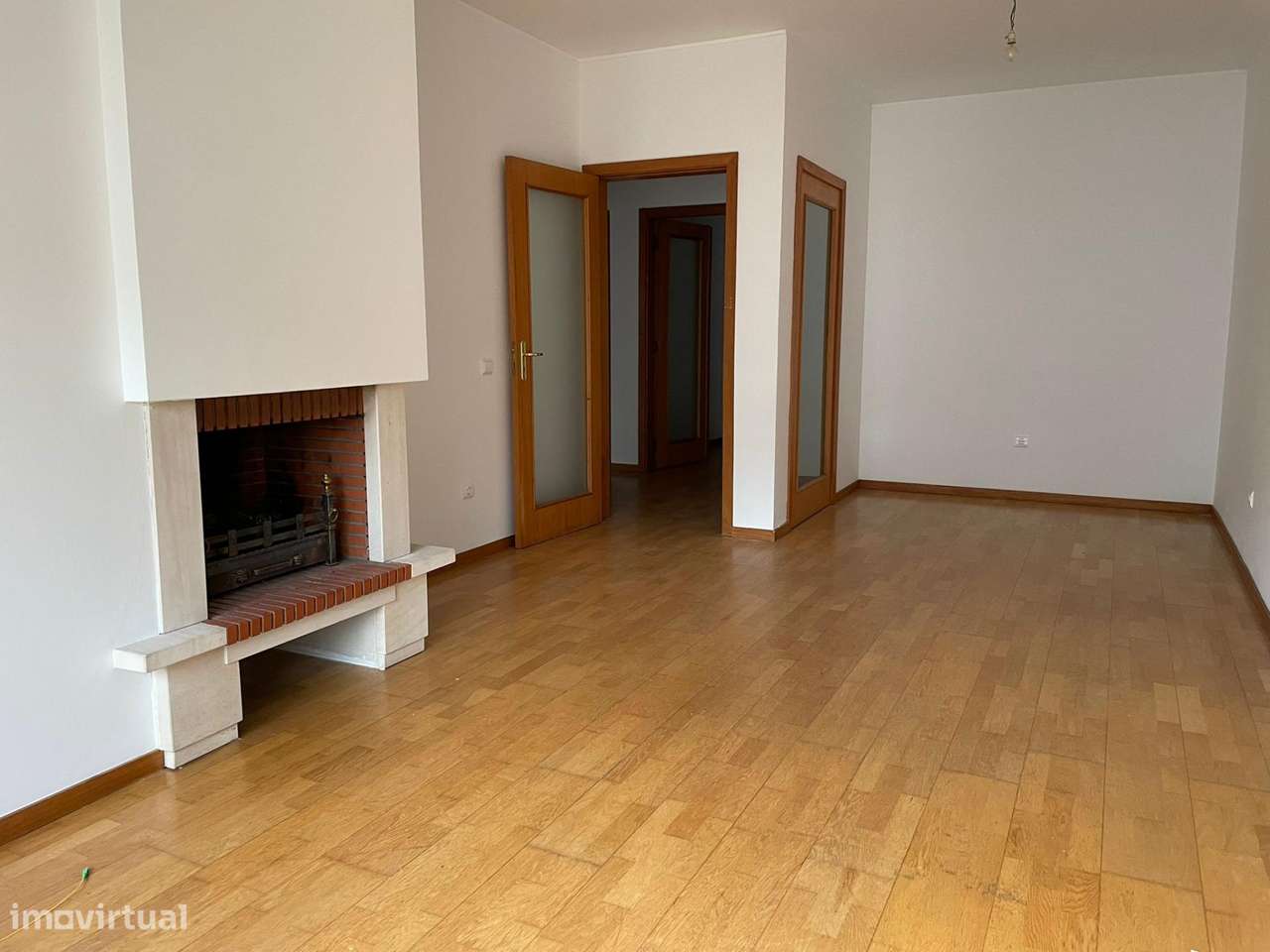 Apartamento T3 Espaçoso com Garagem e Elevador em Águas Santas - Grande imagem: 3/16