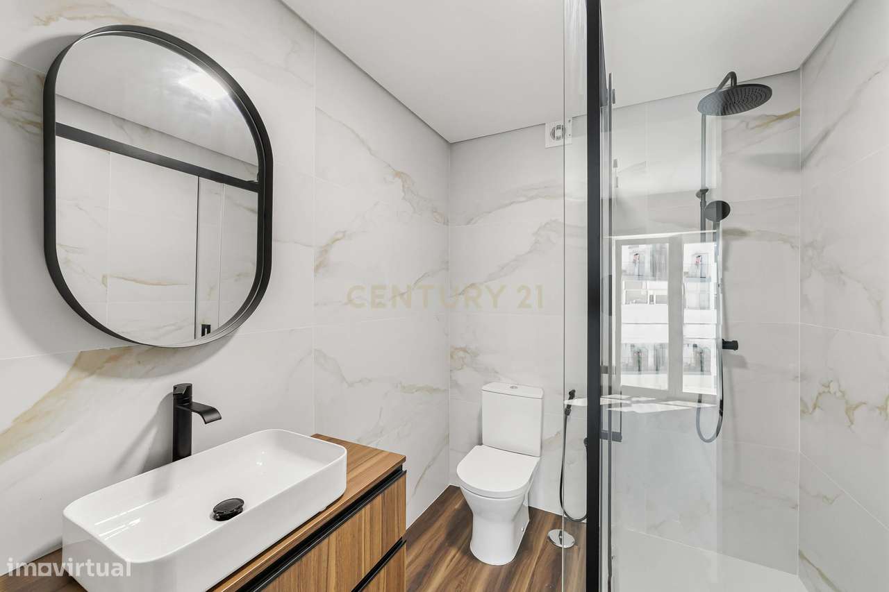 Espaçoso Apartamento T3 Totalmente Renovado em prédio com elevador no-28