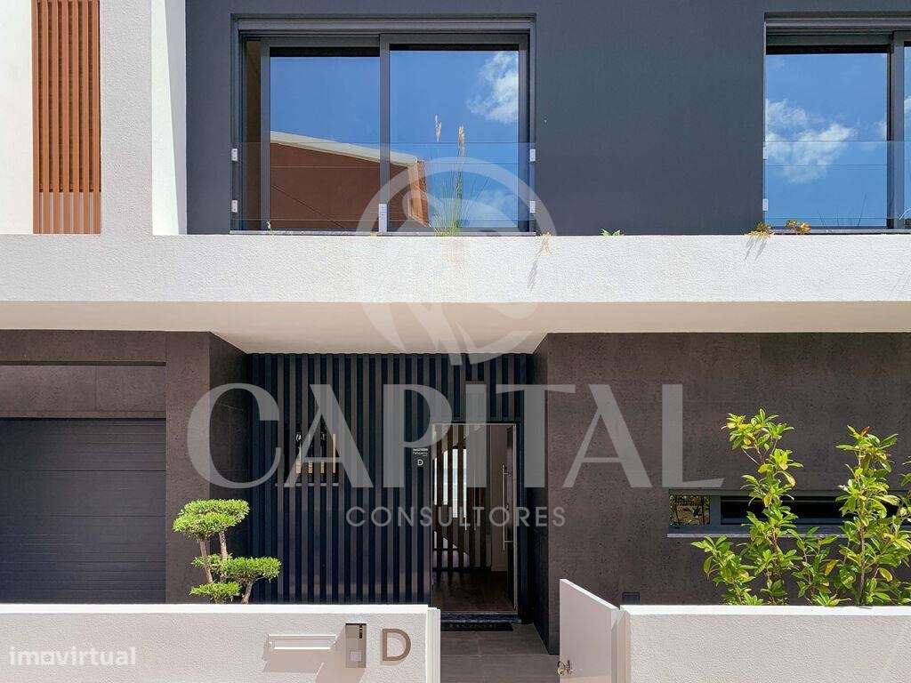 Magnífica Moradia T4 com Piscina e Terraço, em condomínio fechado-39