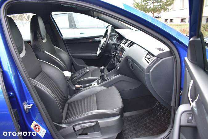 Skoda Octavia Combi 2.0 TDI RS - 27