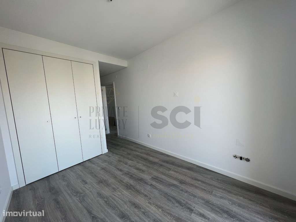 Apartamento T3 em Santa Marta do Pinhal - Grande imagem: 2/22