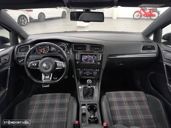 VW Golf GTI Performance BlueMotion - 30