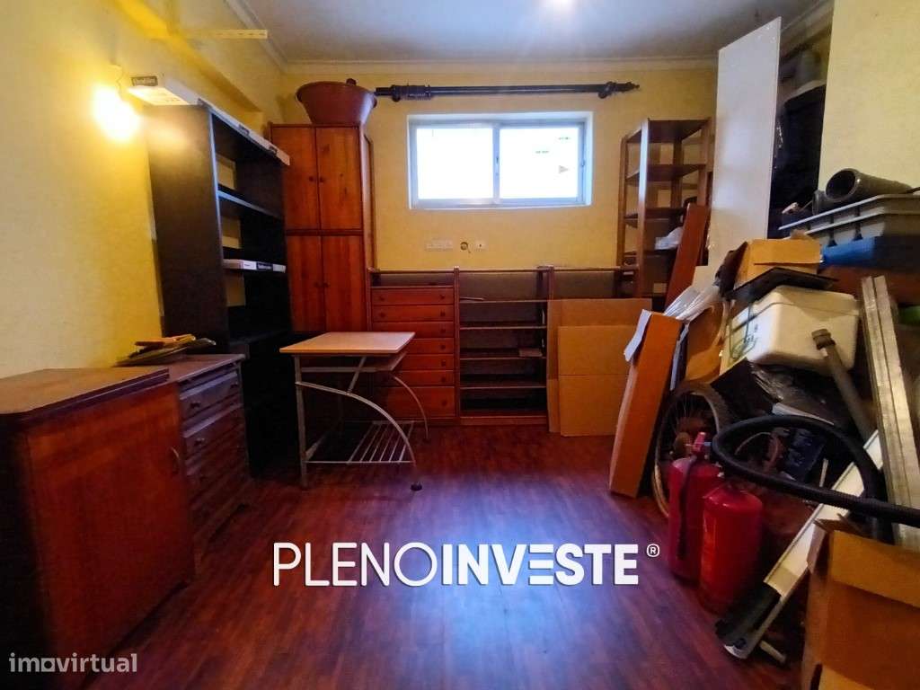 T2 com Excelente Potencial + Arrecadação de 40m2 em Corroios-21