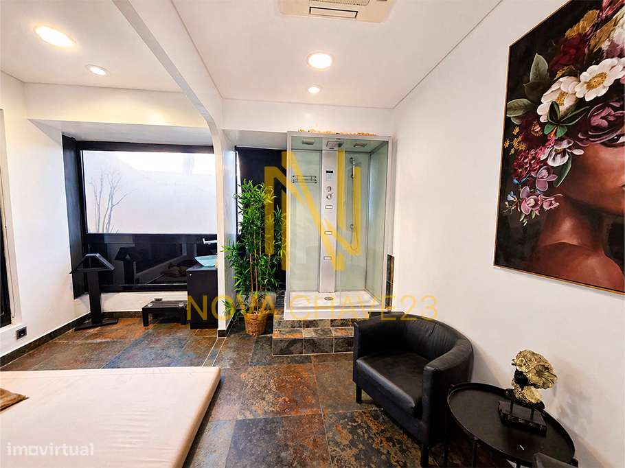 Oportunidade Única na Parede - Loja convertida em Habitação - Ap. T2-11