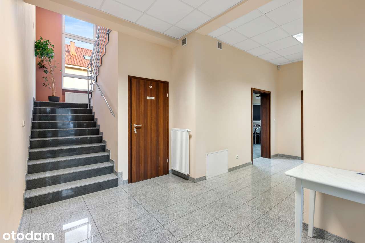 BUDYNEK BIUROWO-USŁUGOWY 469 m², Magazyn, Duży parking, ROI 8,5–9%-6