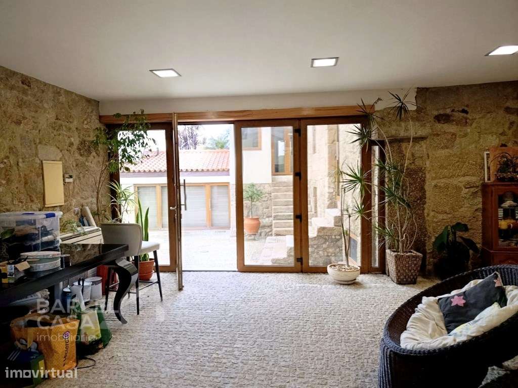 Moradia T4 em pedra, com piscina em Airó - Barcelos-34