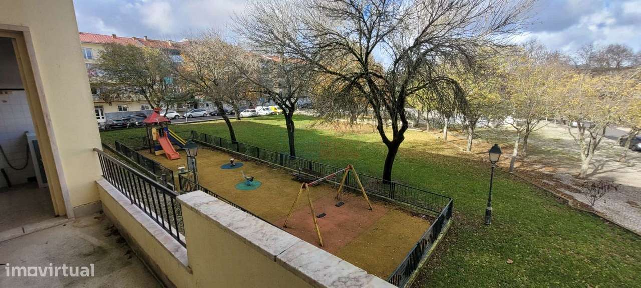 Centro Mem Martins - T4 para remodelação-28