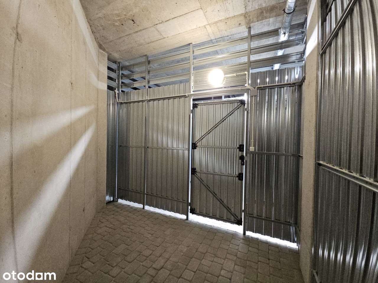 Garaż 30m2 w centrum Krakowa - 2 duże miejsca 24m2+komórka 6m2 - Pełny obrazek: 5/5