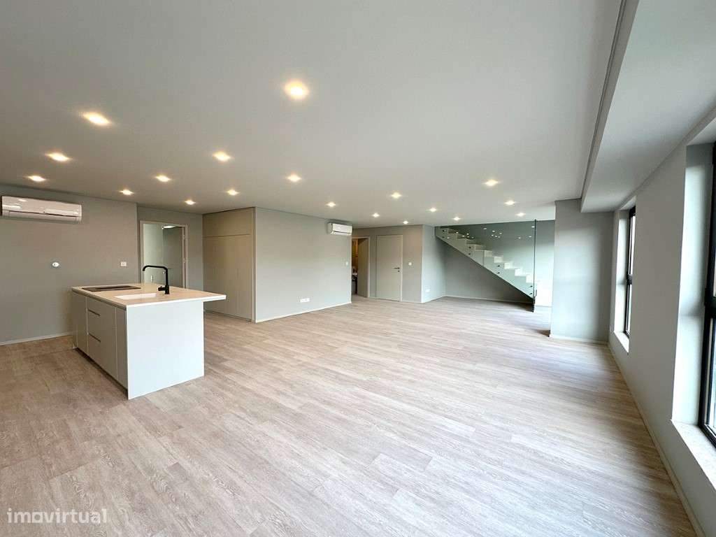 Apartamento T3 Duplex com 2 garagens em palacete renovado em Lisboa - Grande imagem: 2/48