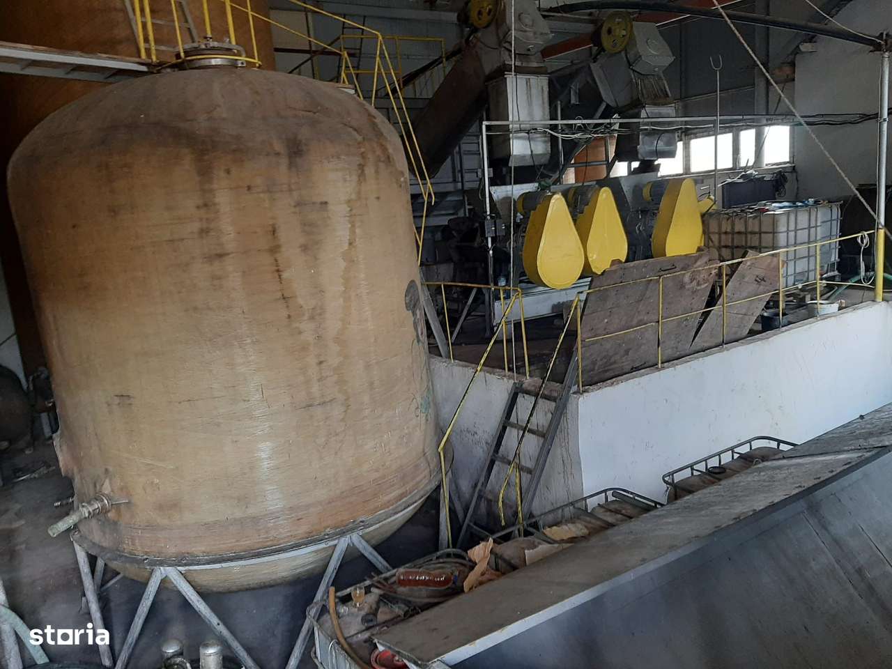 Afacere viticolă la cheie–cramă,linie îmbuteliere zonă viticolă de top - Imagine principală: 5/19