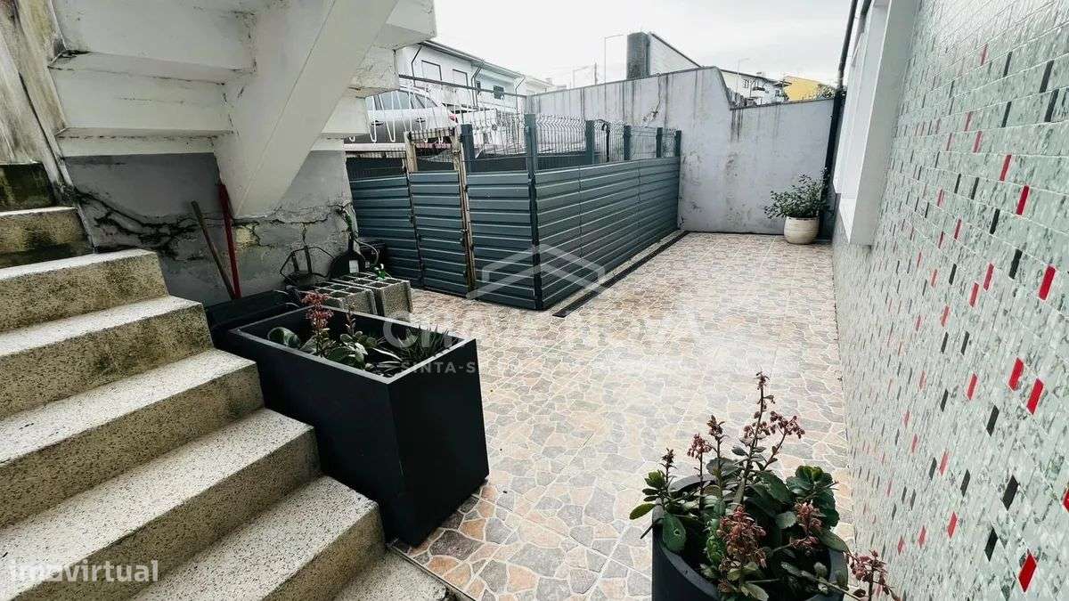Andar Moradia T3 c/ Terraços, próximo Areosa no Porto-12